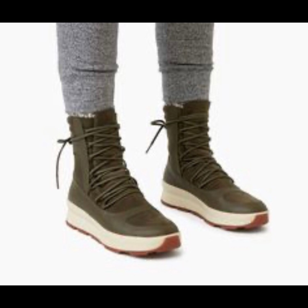 New Roots “St Laurent” waterproof boots. New in box, women’s 10 - Picture 1 of 8